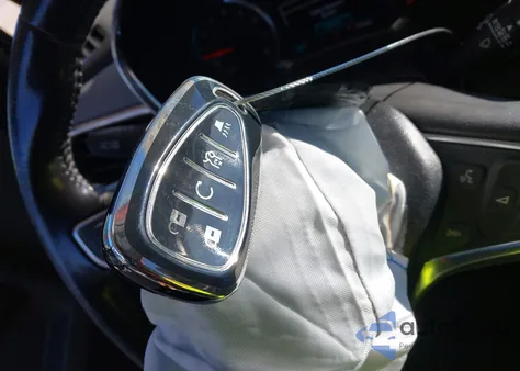 2018 Chevrolet Equinox Lt z USA, uszkodzony, nr VIN 2GNAXJEV3J6236300